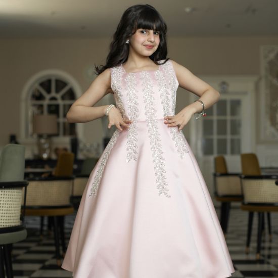 صورة فستان سهرة بناتي فاخر بتطريز فضي | متوفر بثلاثة ألوان - M3580